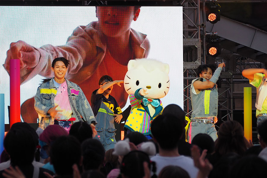 USJに＆TEAMがサプライズ登場、1700人どよめく | Lmaga.jp
