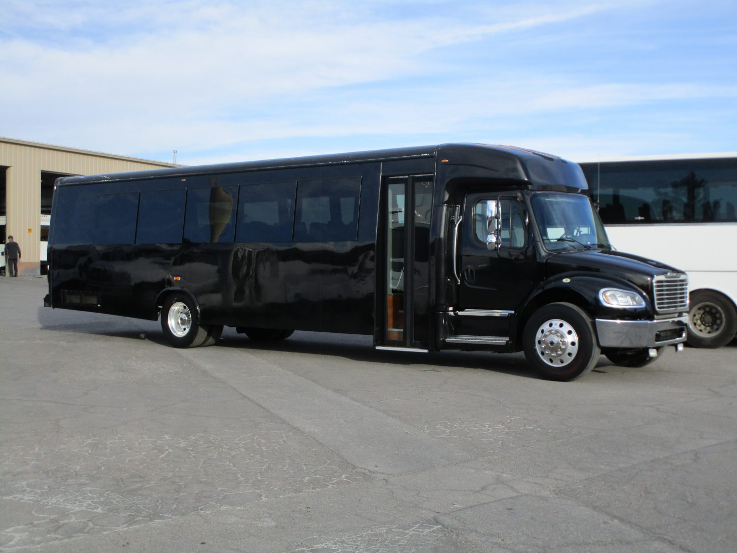 2018 ECD KSIR 400 M2 Freightliner Shuttle SL3298 - Las Vegas Bus Sales