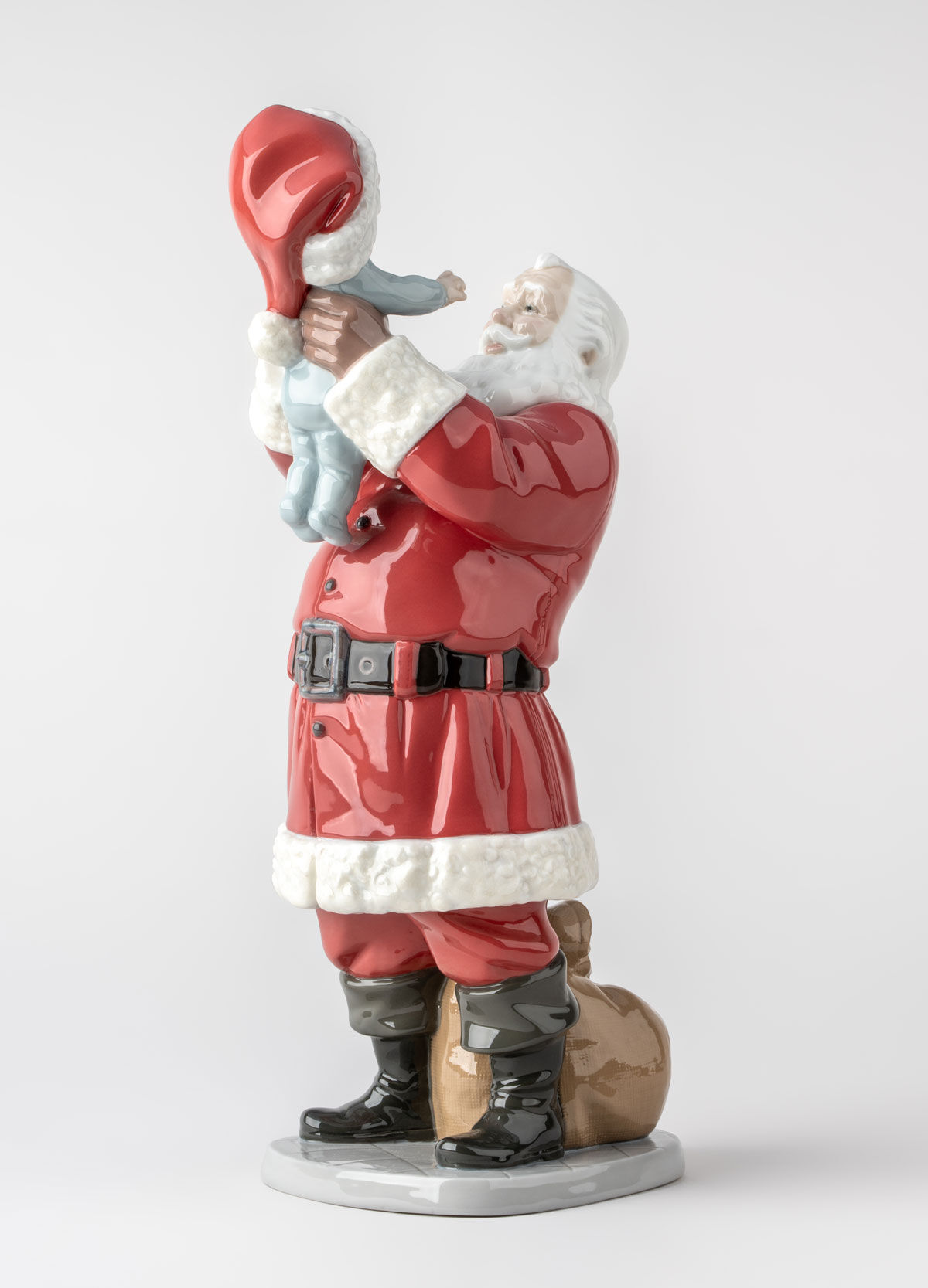 Porcelain Santa figurine: 'Merry Christmas Santa!' | リヤドロ公式
