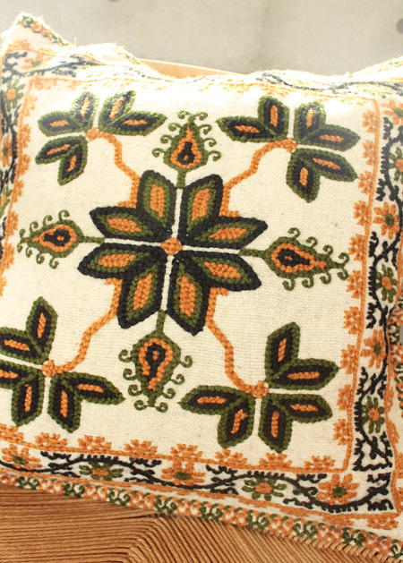グアテマラ手刺繍クッションカバー
