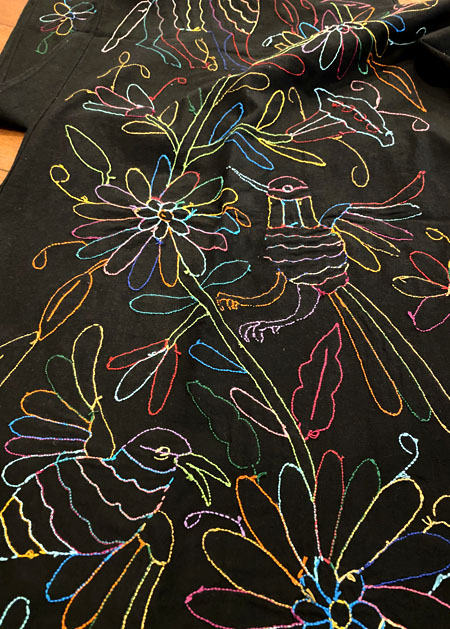 オトミ族の刺繍テーブルセンター縦長のタペストリー