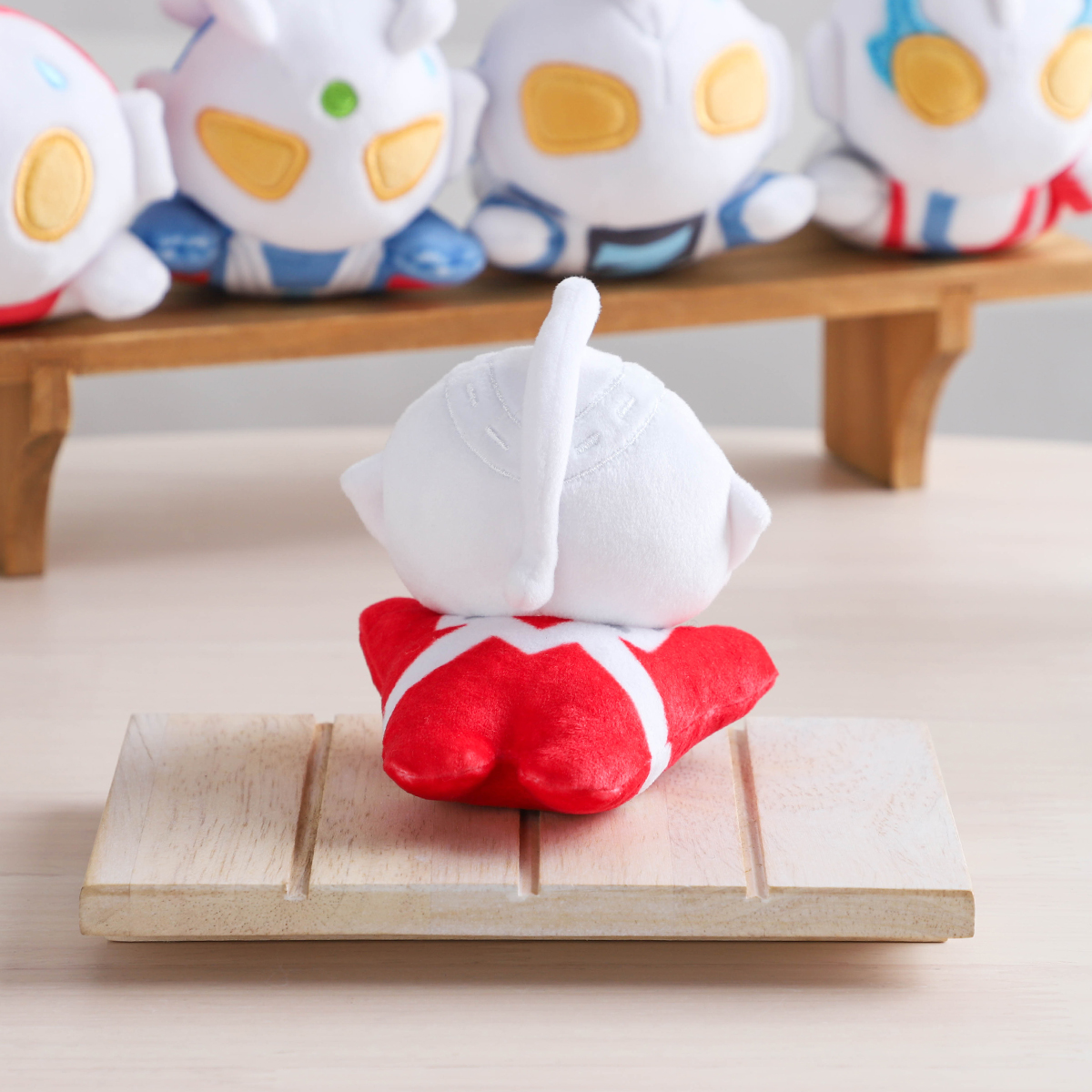 M78ウルトラマン もちもちてのりぬいぐるみ ウルトラセブン 47689