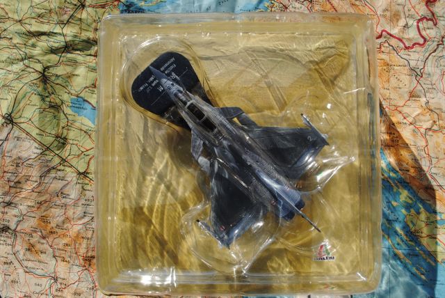 Italeri 48131 Rafale M French Navy Fighter - grootste
