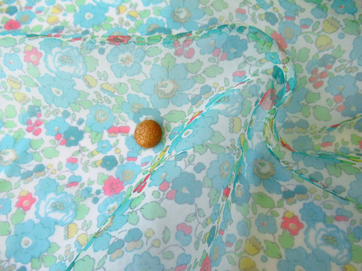 LIBERTY FABRICS リサイクルポリエステルオーガンジー生地 ＊2023