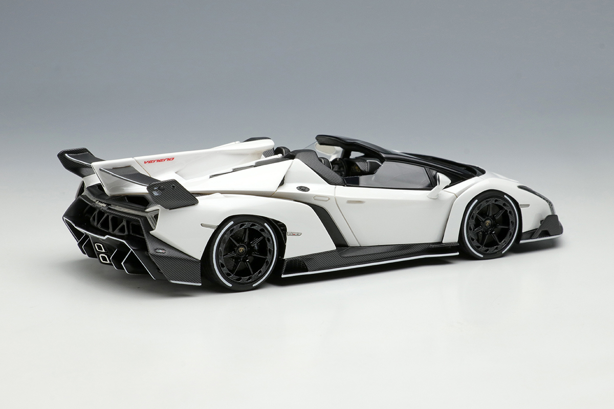 Make Up Co., Ltd. / Lamborghini Veneno Roadster 2015