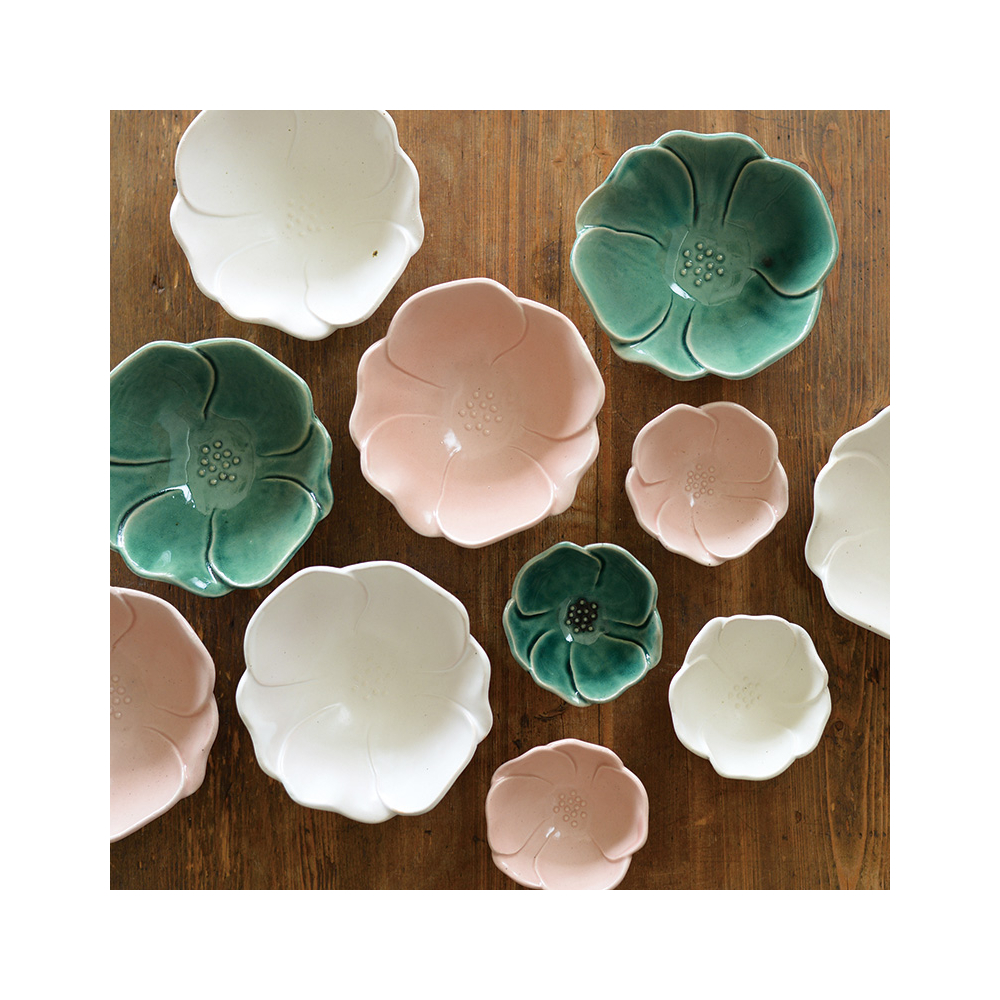 レコメンド :: 植物モチーフの器 :: 山茶花 4寸小鉢 - マルミツウェブ