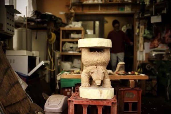 巨匠彫刻家・佐藤憲治氏の個展が群馬県桐生市にて開催木彫り熊や魚類の
