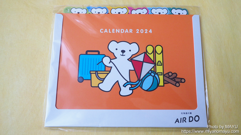 AIRDO就航25周年記念のピンバッジコレクションと2024年卓上カレンダー