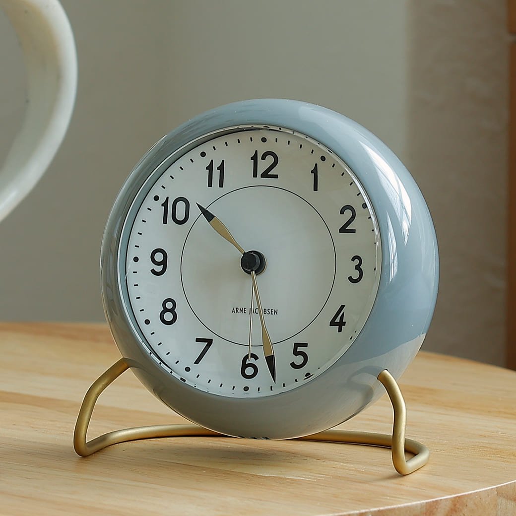 Arne Jacobsen STATION 置き時計 グレー 北欧デザイン｜miion - miion