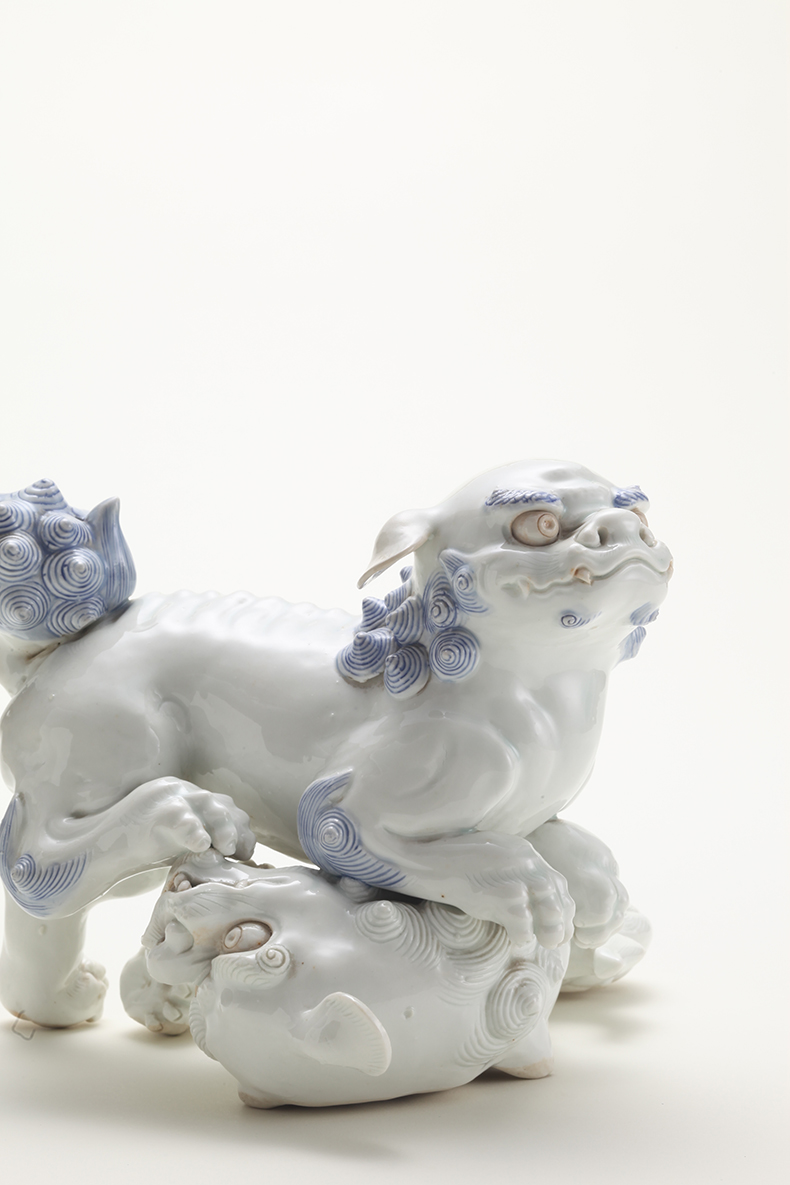 平戸焼 染付 獅子の子落とし 置物 / 陶器陶芸明治大学博物館特定