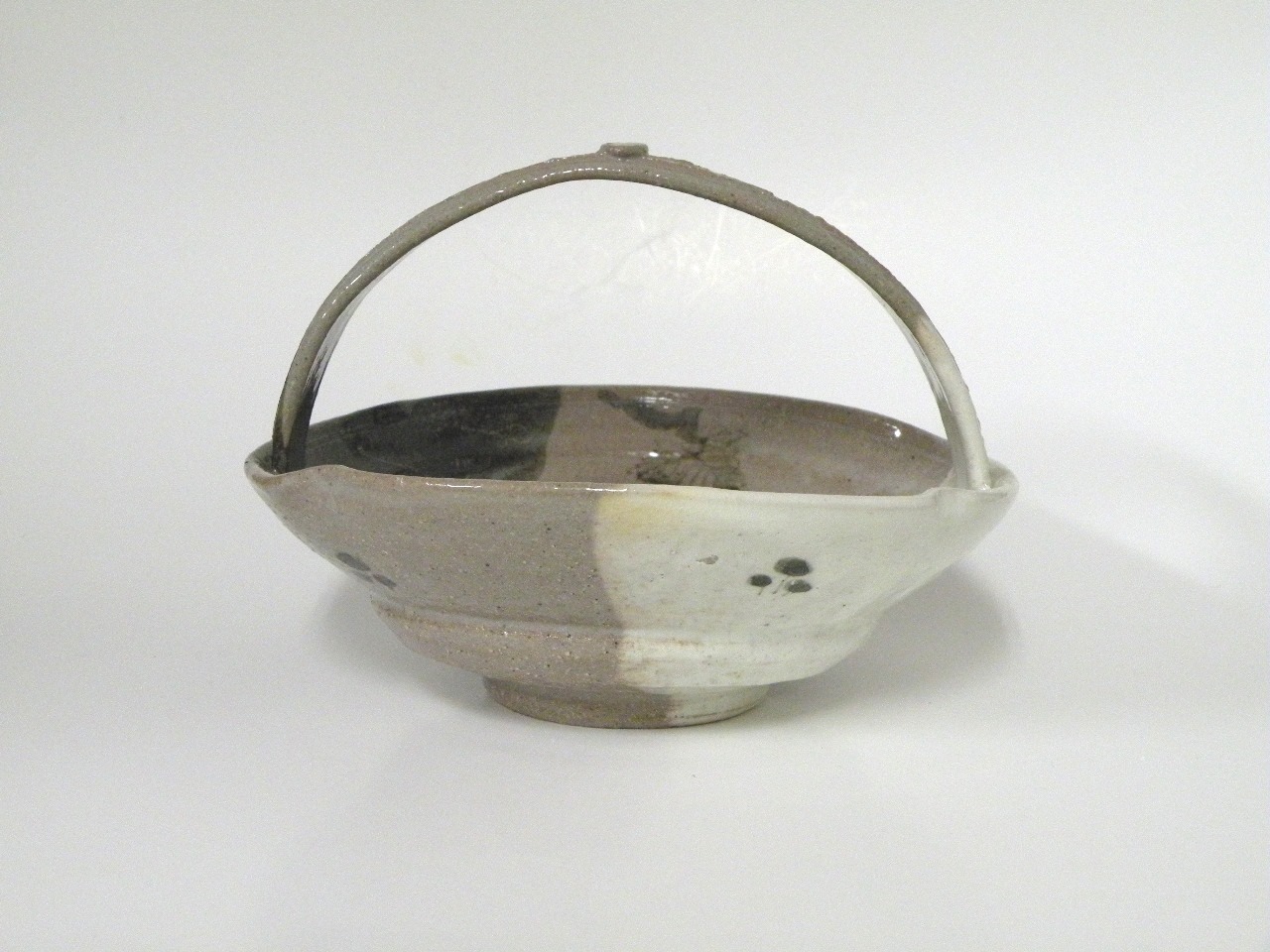 美濃焼伝統工芸品協同組合 | 美濃唐津手付鉢