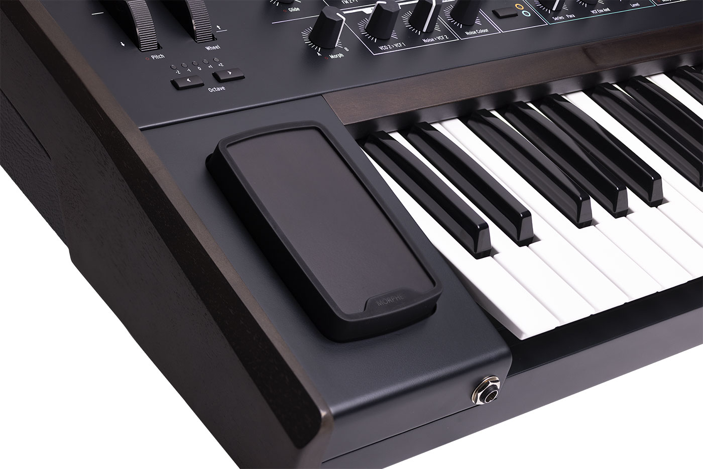 ARTURIAから数量限定のカラーバリエーションモデル『PolyBrute Noir