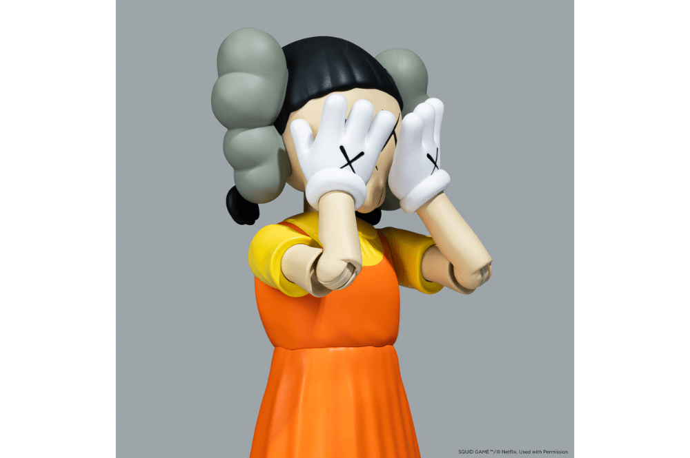 KAWS (カウズ) x イカゲーム2コラボフィギュア「Young Hee Figure」を