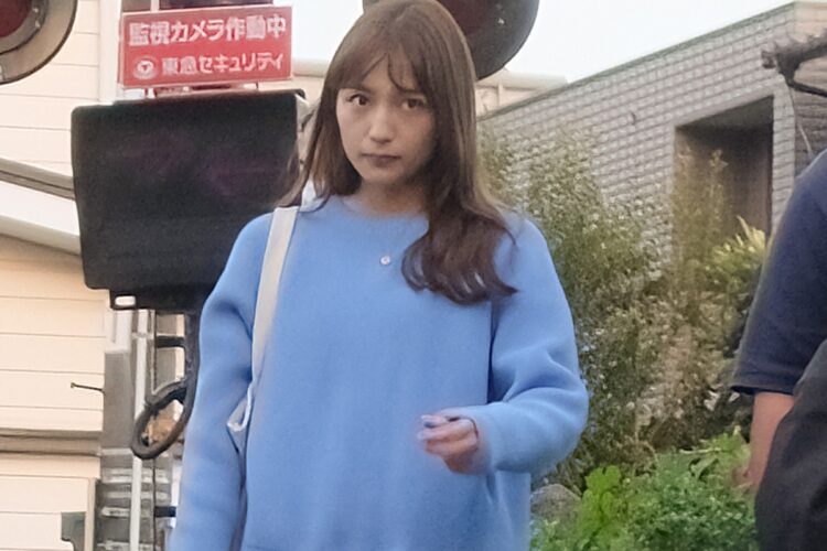 川口春奈が交際5年格闘家と格差破局》「700万高級時計愛用」のCM女王が