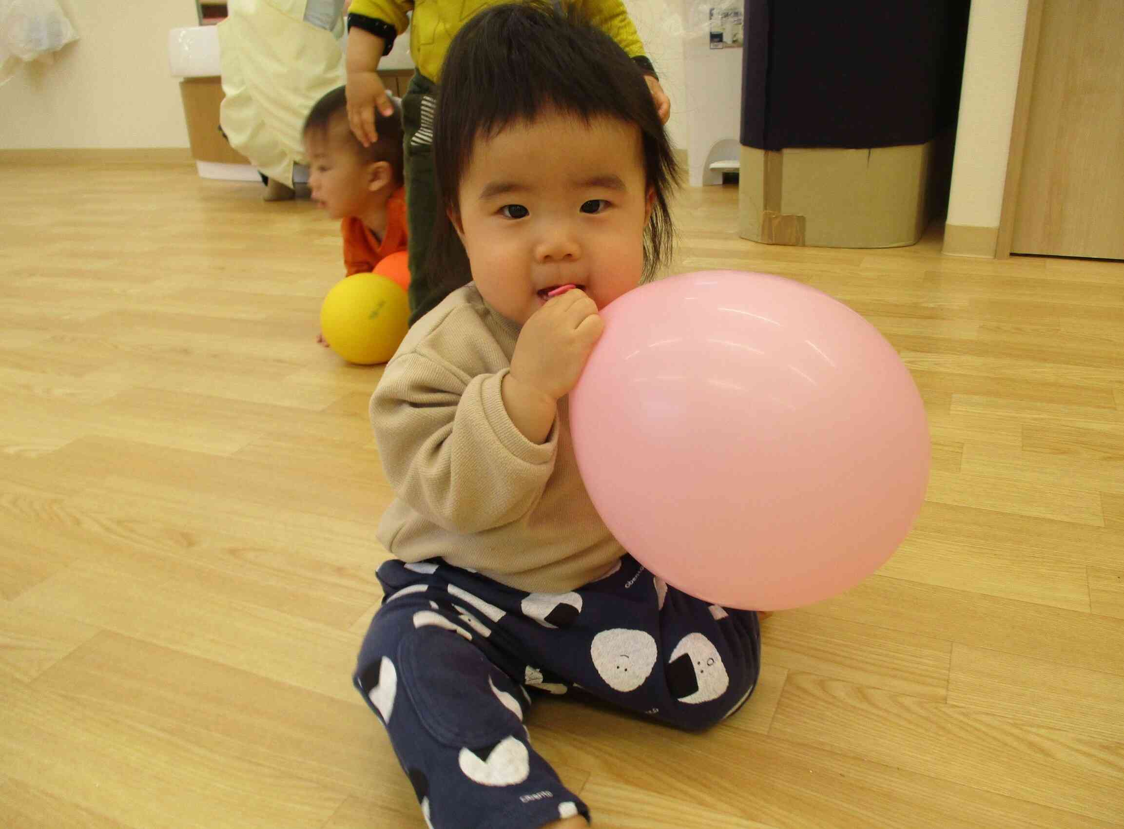 風船とボールで遊んだよ～あひる組（1歳児）～｜ニチイキッズ福島