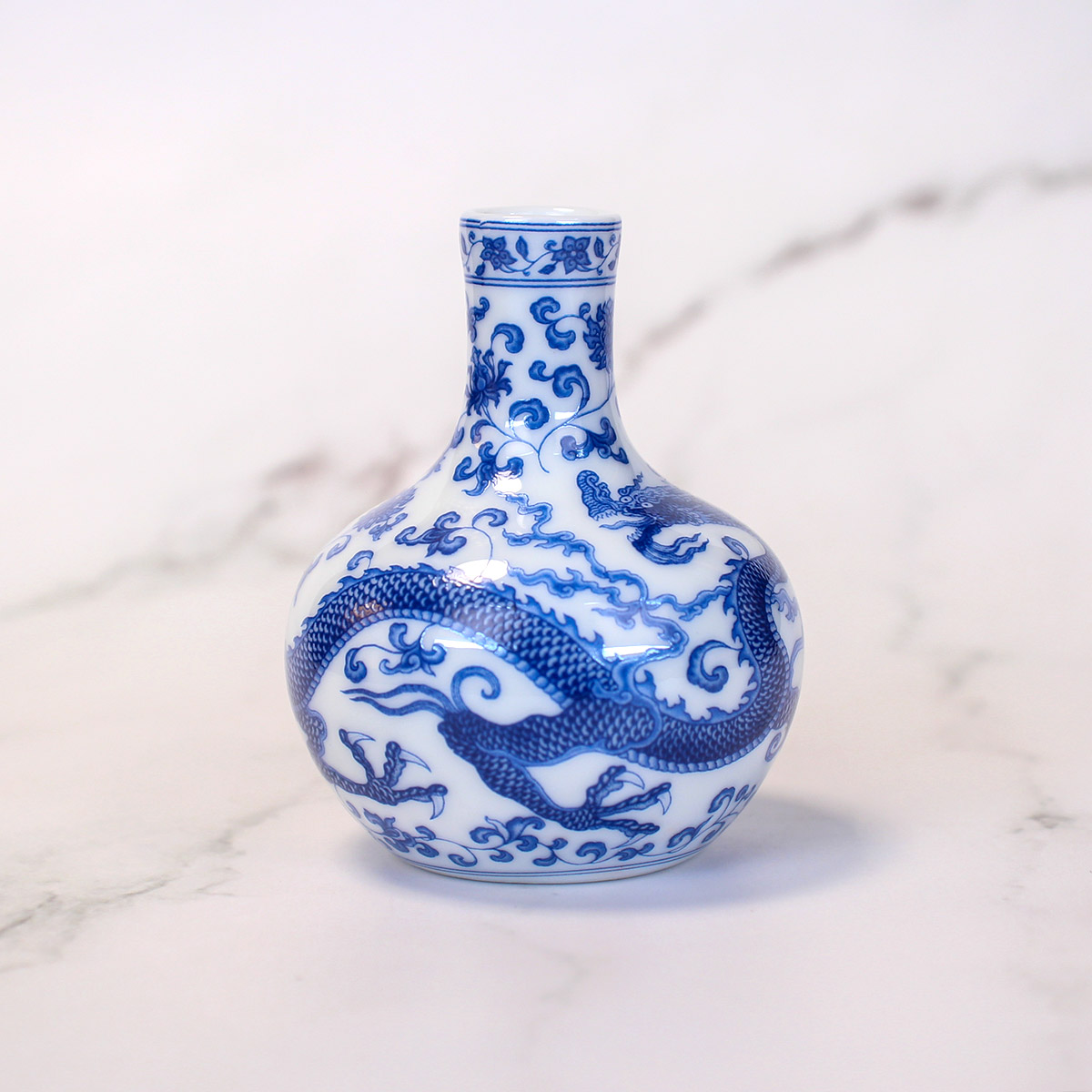 箱、証明書付】青花龍紋天球瓶 中華民国 国立故宮博物院 壺 箱、証明
