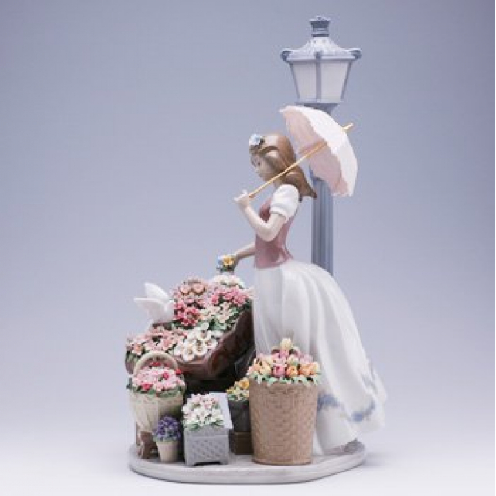 Lladro リヤドロ 6809 花の街角 ガラスケース付き 磁器 フィギュリン