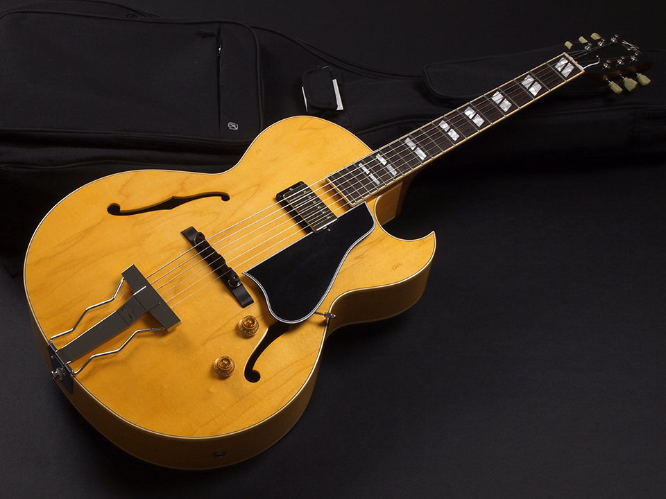 Archtop Tribute AT105 ~Light Amber Natural~ 中古 フロント1