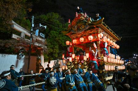 秩父夜祭、極彩色の山車に歓声｜埼玉新聞｜埼玉の最新ニュース