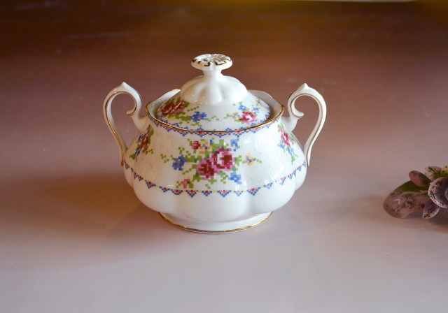 Antique Sam's Collectionロイヤルアルバートプチポワンディナーセット
