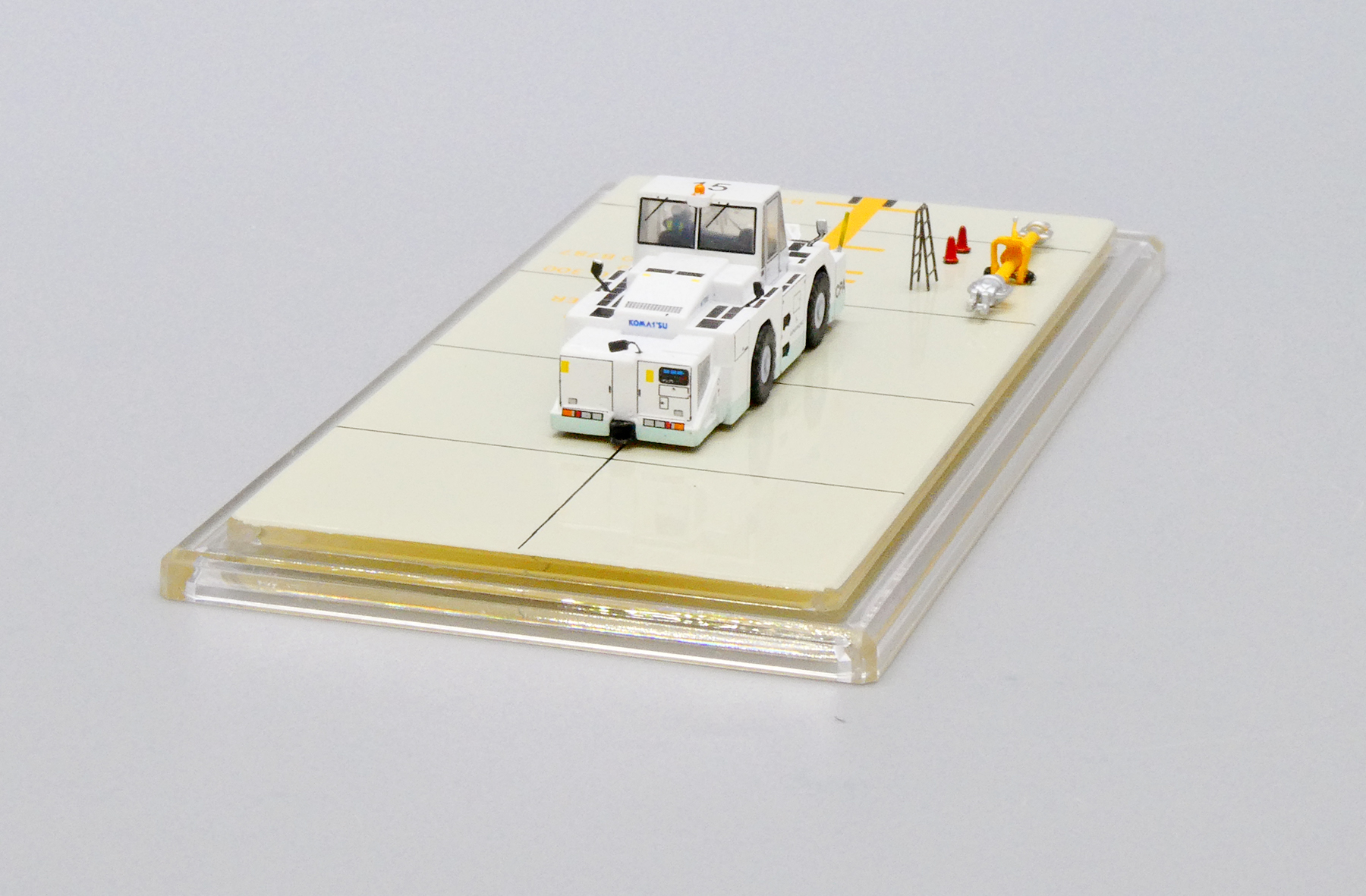 ScaleModelStore.com :: JC Wings 1:200 - GSE2WT500E05 - Airport