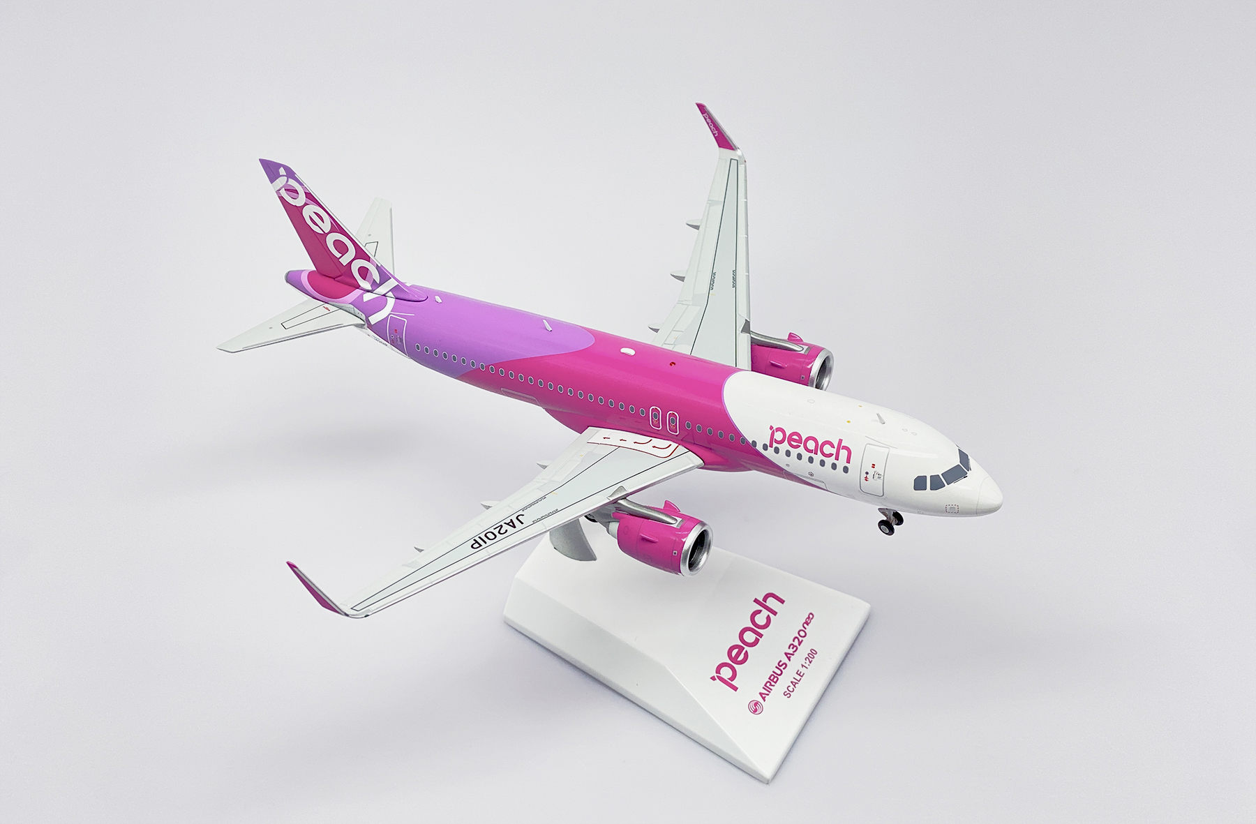 ScaleModelStore.com :: JC Wings 1:200 - EW232N005 - Peach Aviation