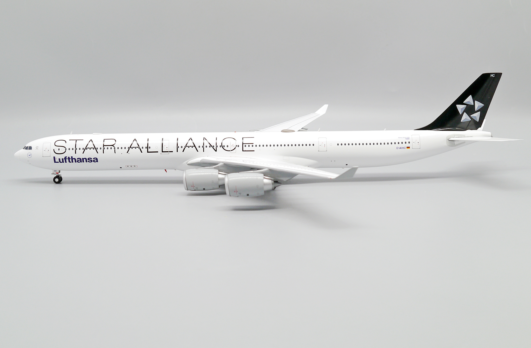 ScaleModelStore.com :: JC Wings 1:200 - EW2346004 - Lufthansa