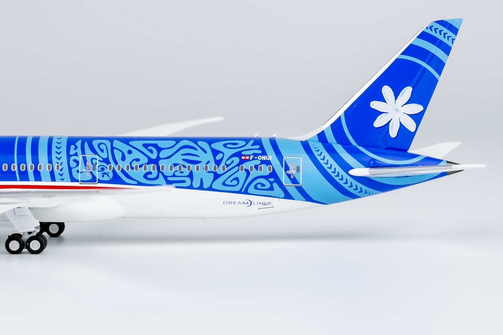 ScaleModelStore.com :: NG Models 1:400 - 55103 - Air Tahiti Nui