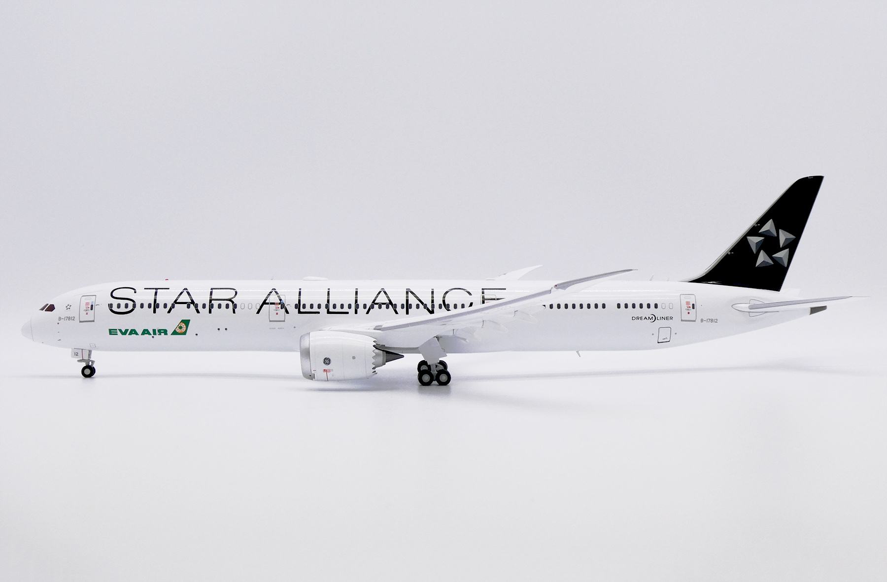 ScaleModelStore.com :: JC Wings 1:200 - XX20366A - EVA Air (Star