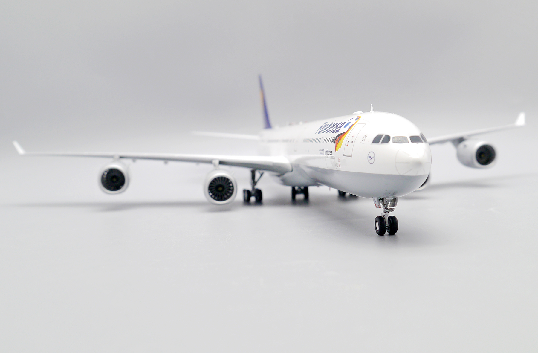 ScaleModelStore.com :: JC Wings 1:200 - EW2346005 - Lufthansa