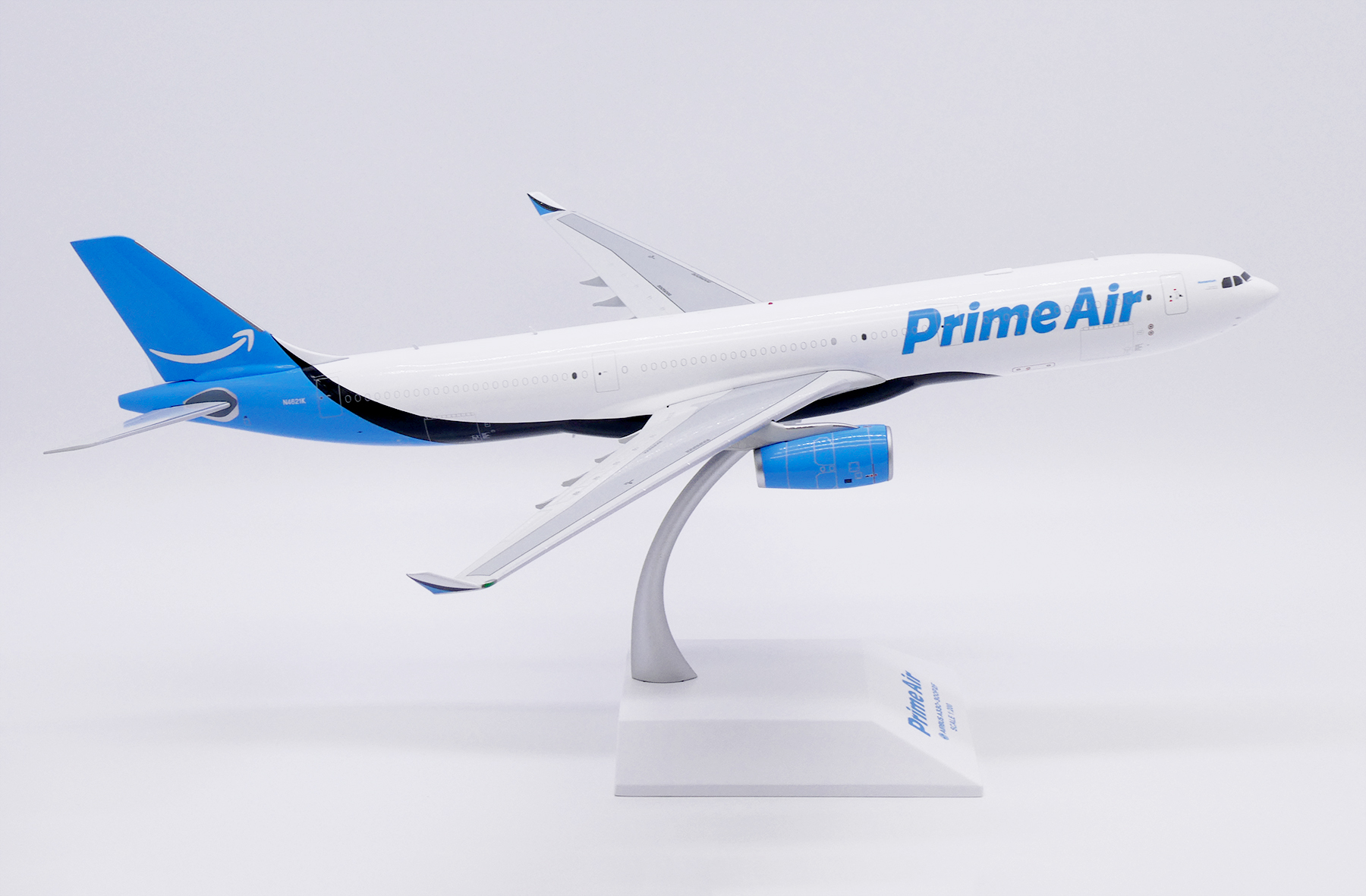 ScaleModelStore.com :: JC Wings 1:200 - SA2054 - Amazon Prime Air