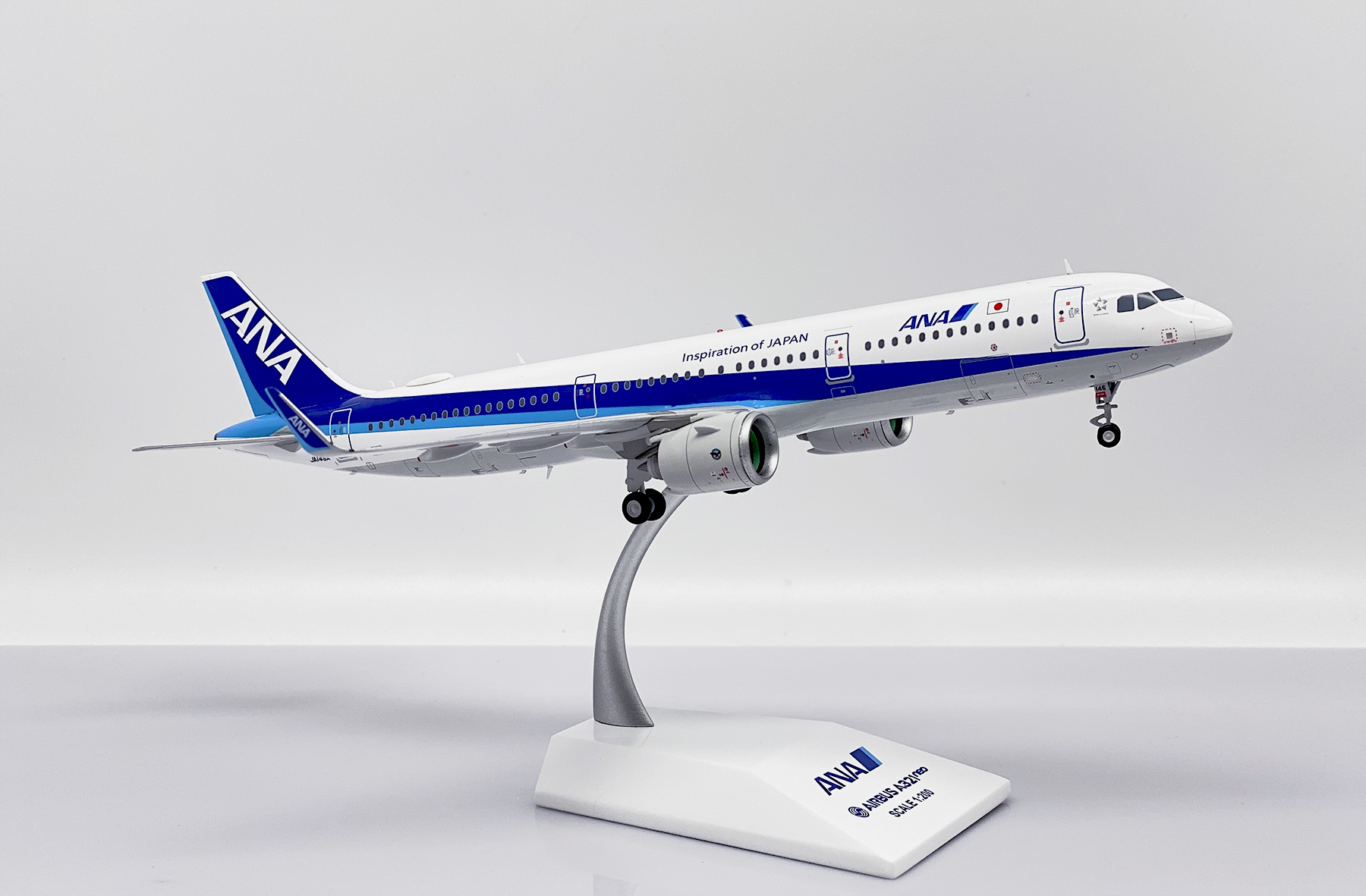 ScaleModelStore.com :: JC Wings 1:200 - SA2028 - ANA All Nippon