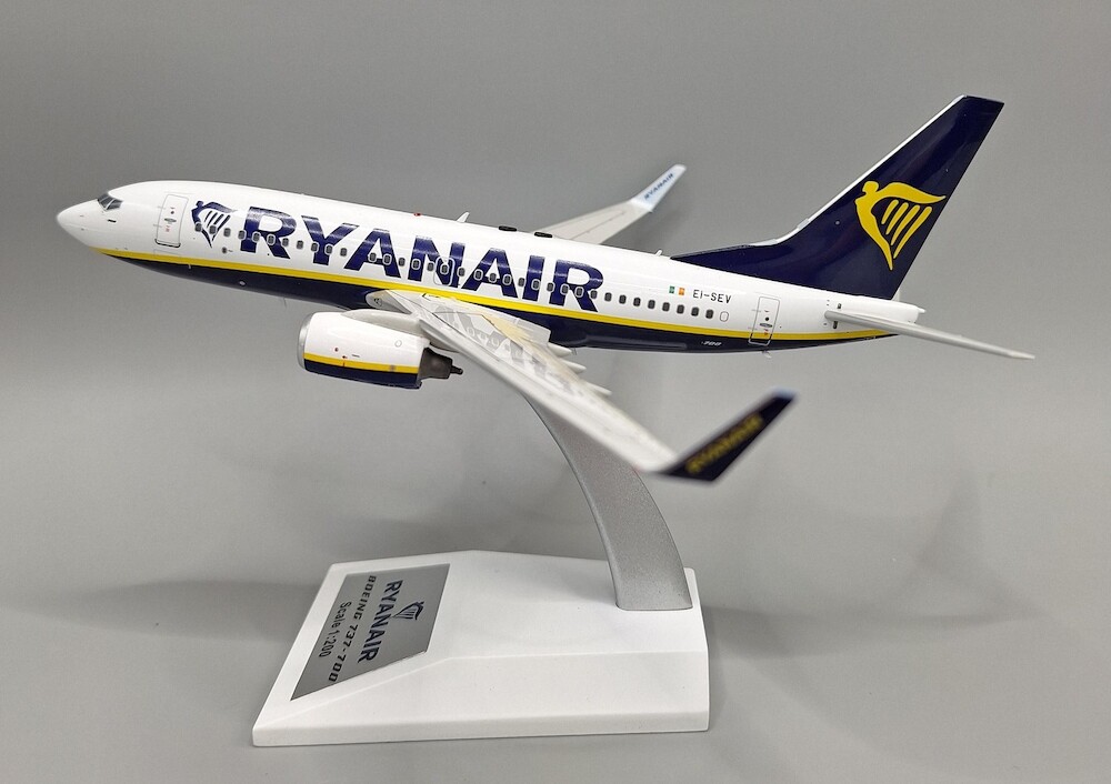 ScaleModelStore.com :: Other (JFox) 1:200 - JF-737-7-001 - Ryanair