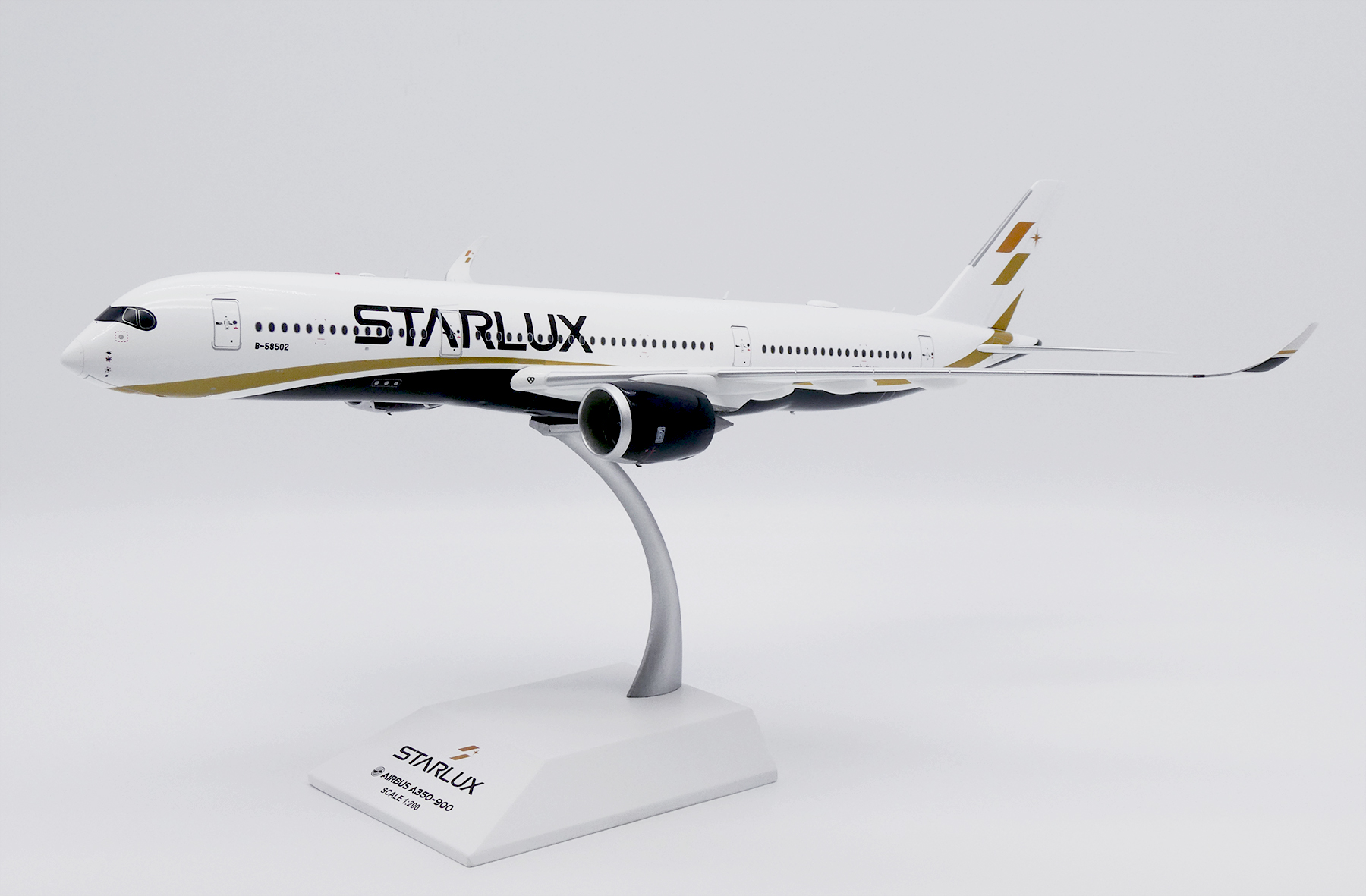 ScaleModelStore.com :: JC Wings 1:200 - EW2359007 - Starlux