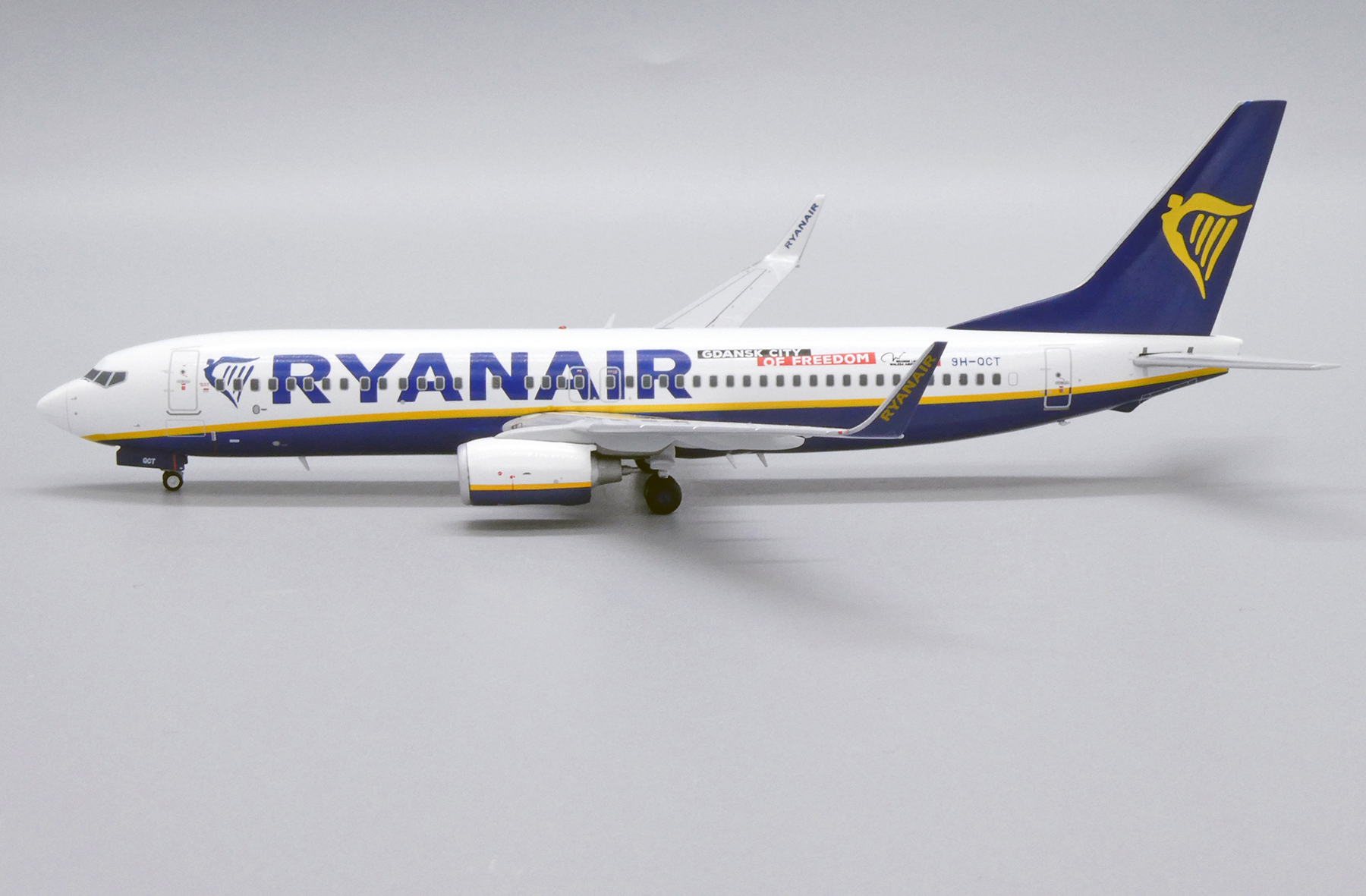 ScaleModelStore.com :: JC Wings 1:200 - XX2440 - Malta Air