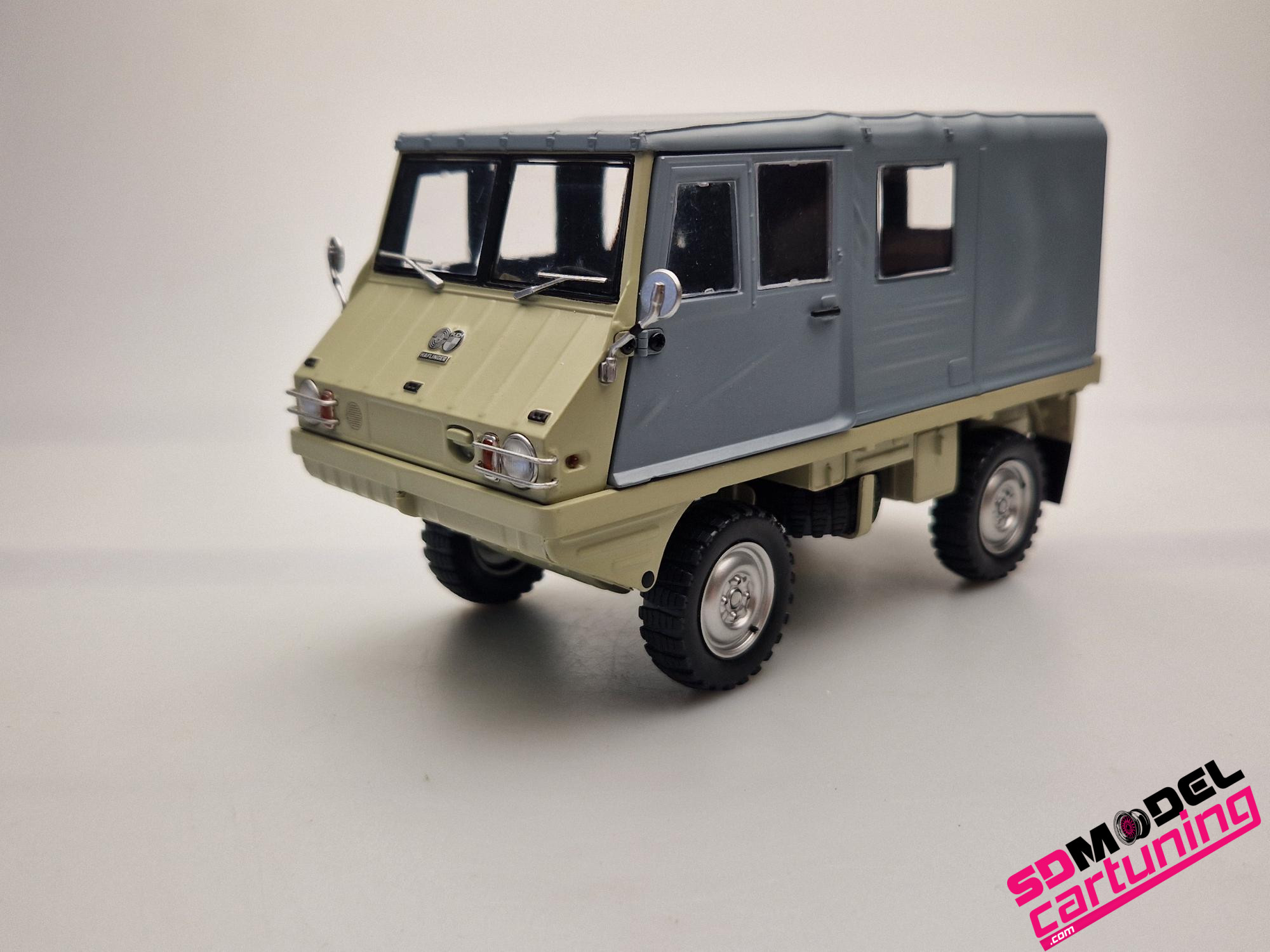 1:18 Steyr-Puch Haflinger 4x4 Beige / Gray - SDmodelcartuning.com