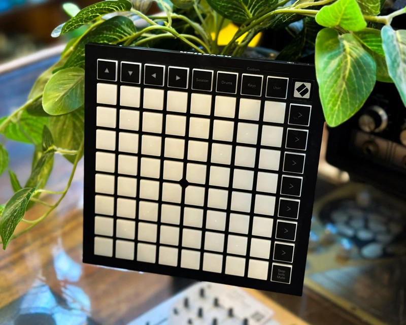 Novation Launchpad Mini MK3 - USB Daw Kontrolcüsü | Sesçi Baba