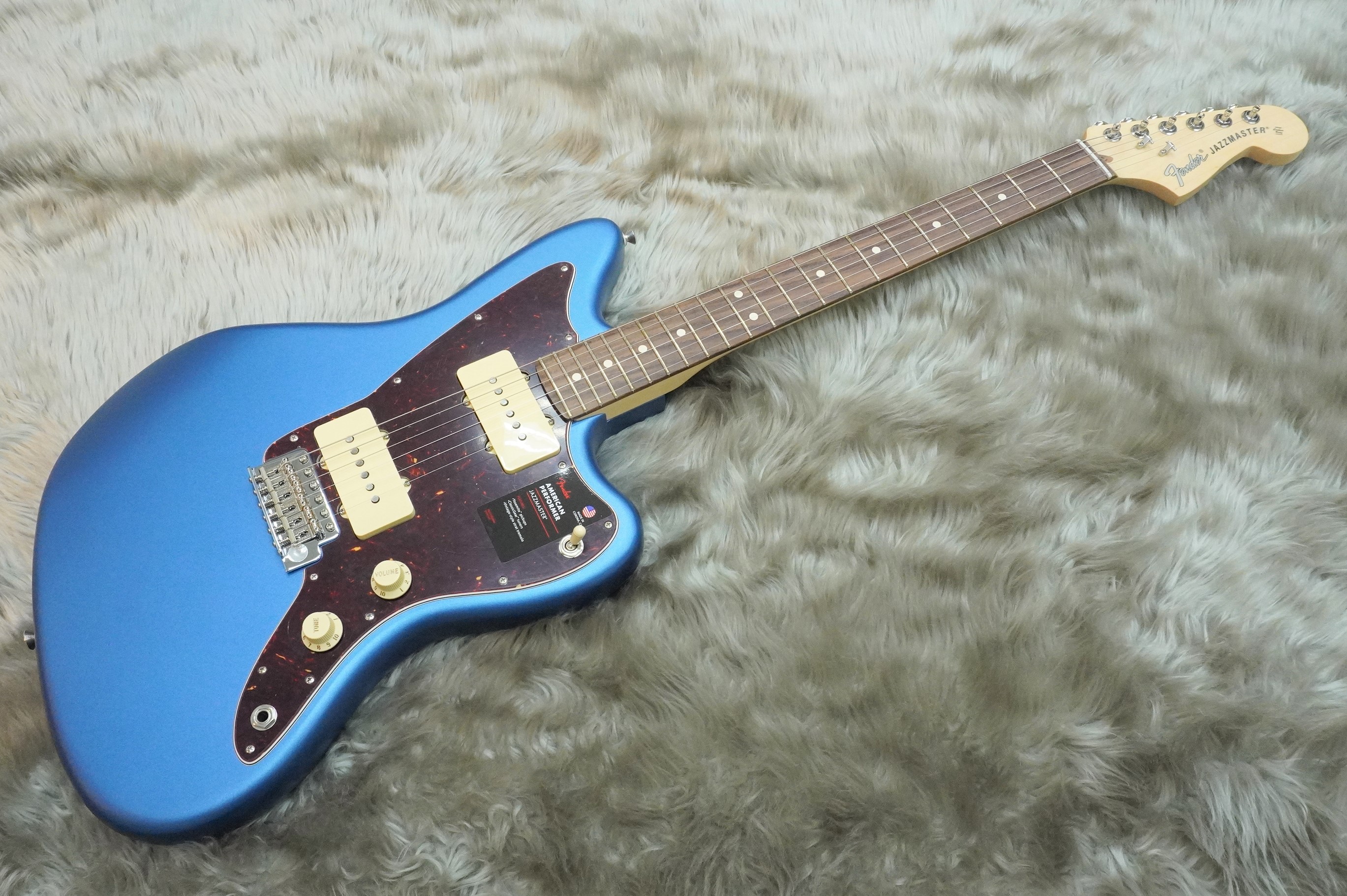 エレキギター】Fender AMERICAN PERFORMER JAZZMASTER入荷のご案内