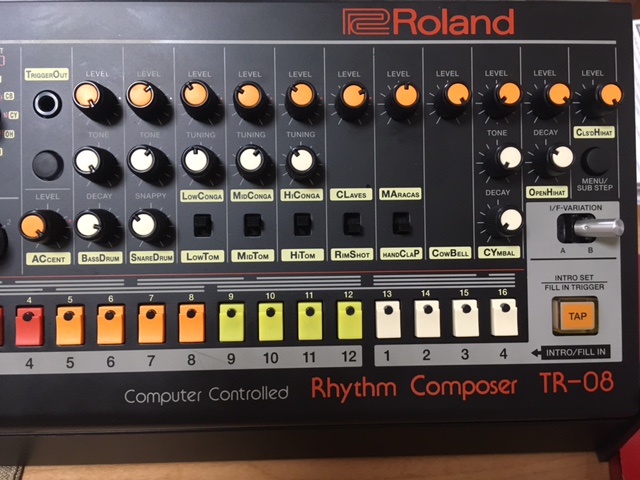 RolandのBoutiqueシリーズの中でも最も人気のリズムマシン、TR-08を