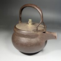伊勢崎満 造 陽山窯 備前 肩衝 茶入 茶道具 共箱 仕覆 紅牙瑞綿 正絹