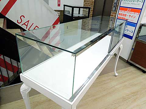 ヨーロッパ調猫脚ケース【ショーケース販売の徳山】
