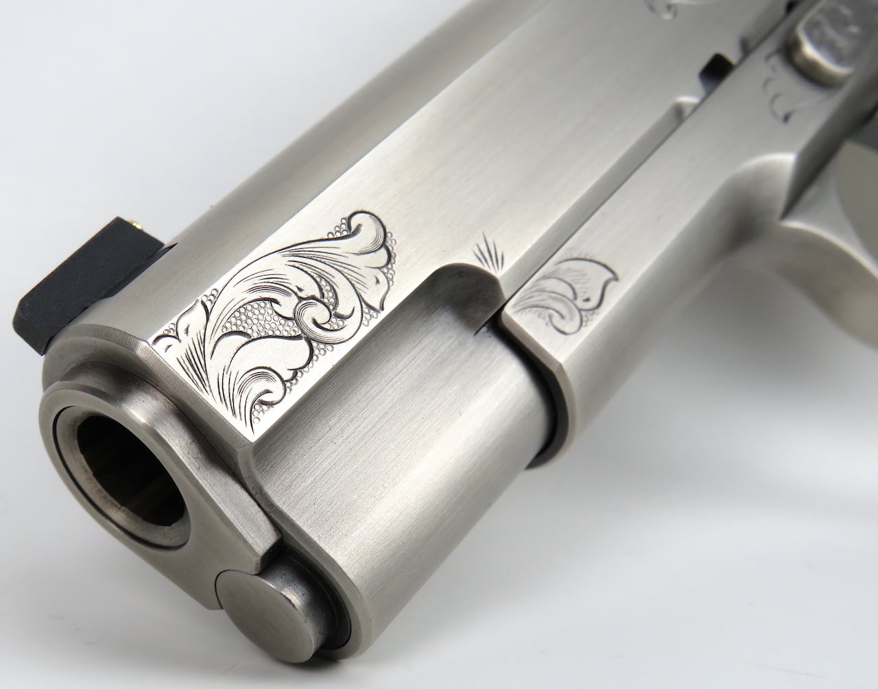 NIGHTHAWK CUSTOM 1911 VIP COMMANDER 45acp NICKEL FINISH GIRAFFE