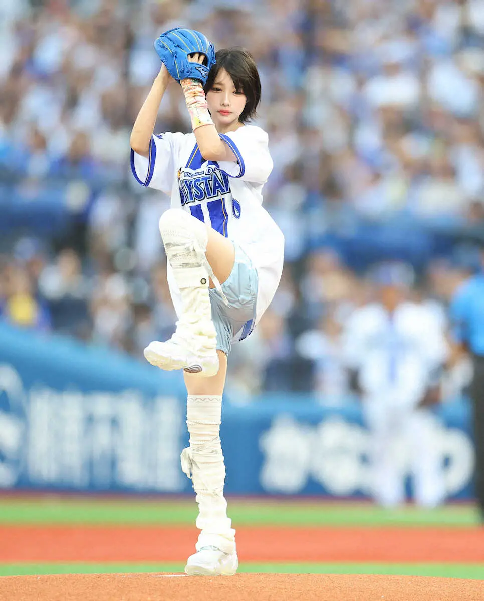 あのちゃん“ドヤ顔＆激カワ始球式”にハマスタどよめき！ほぼノーバン
