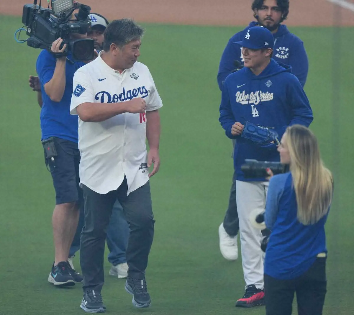 ワールドシリーズ＜ドジャース・ブルージェイズ（3）＞始球式を終えた
