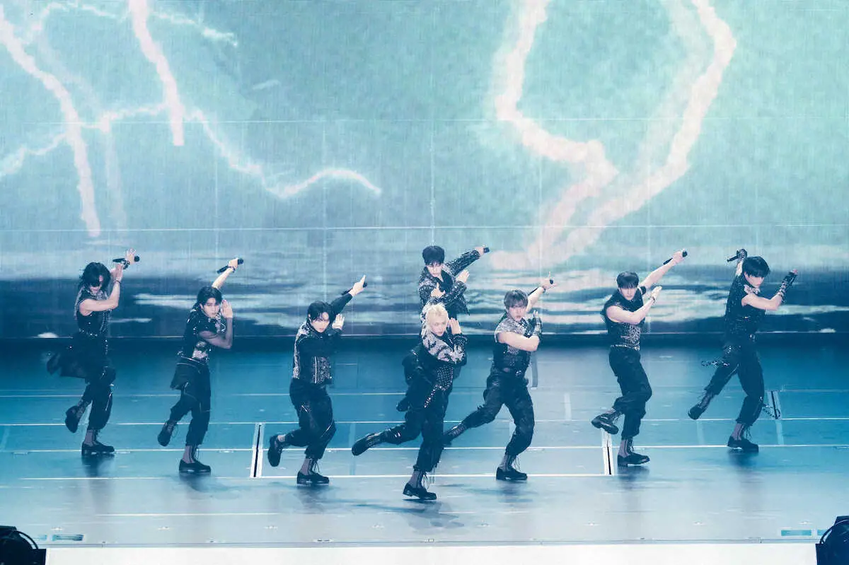 東京ドーム公演の最終日を迎えた「Stray Kids」の（左から）ヒョンジン