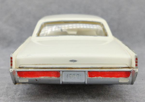AMT 1966 Lincoln Continental Sedan Built Kit - Spotlight Hobbies