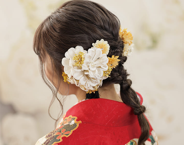 成人式の髪飾りの種類を紹介！失敗しない選び方やヘアセットアイデアも