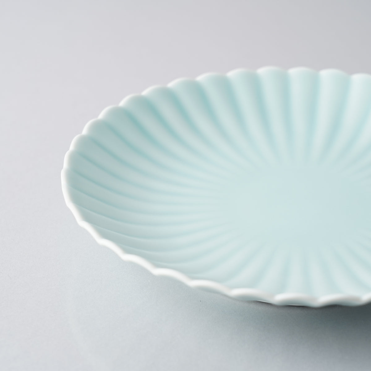 伊万里焼 モイスト青磁 菊割六寸皿 19.5cm 畑萬陶苑の通販｜Studio1156