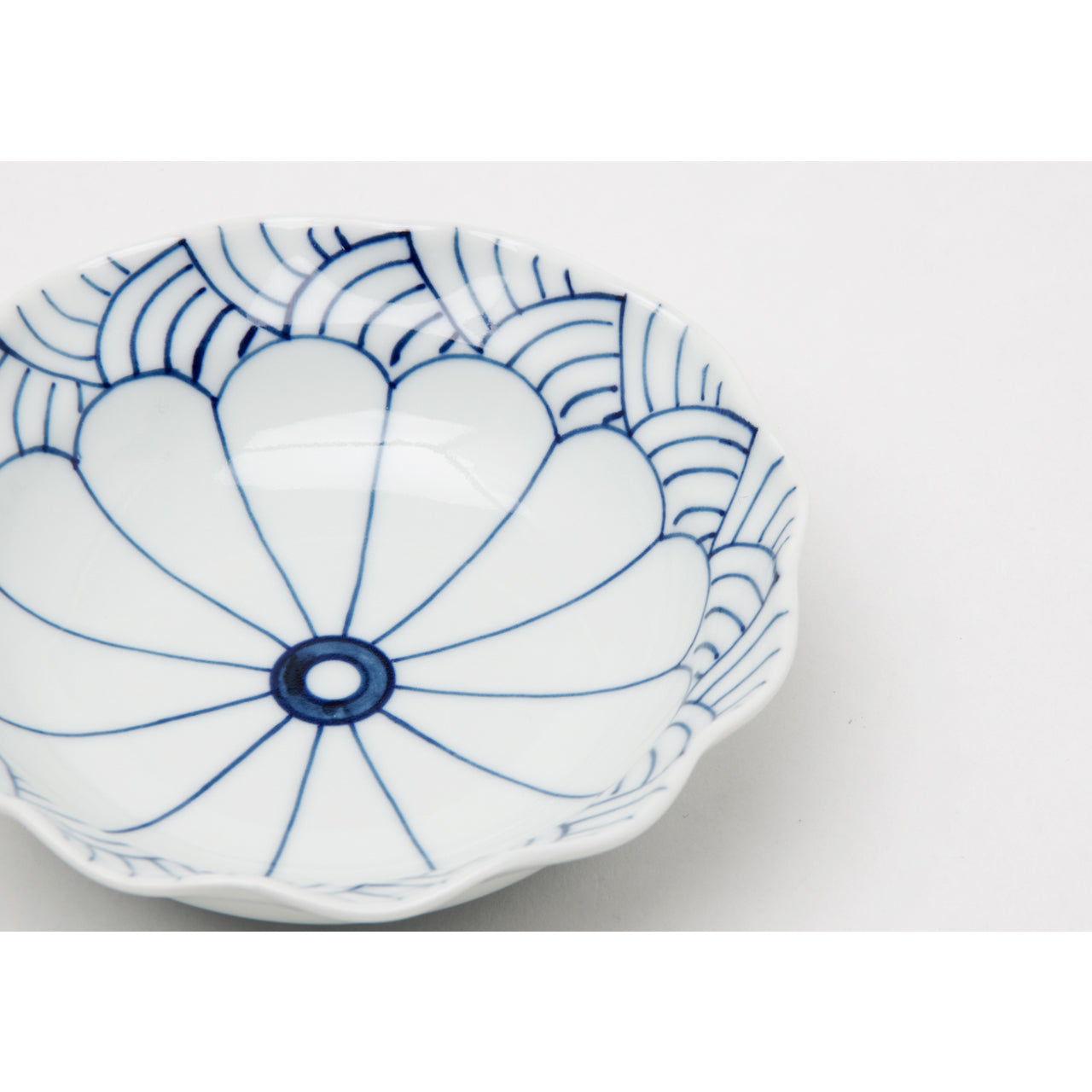 有田焼 染付 菊割青海波 四寸深皿 12.5cm 定山窯 - Studio1156