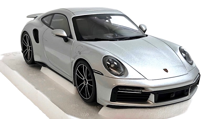 ポルシェ特注 1/18スケール「ポルシェ911(992)ターボS」(シルバー
